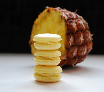 Pina colada Macarons
